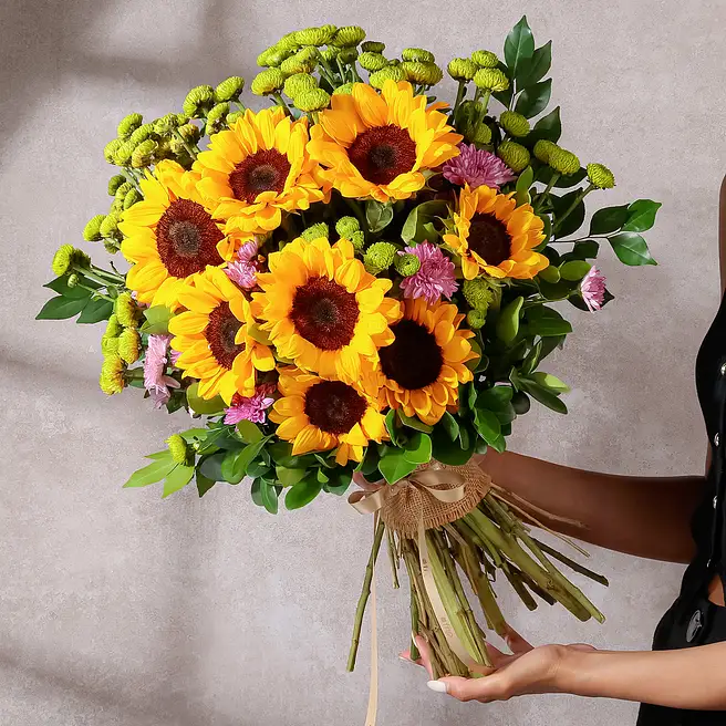 Fresh flower bouquet for special occasions in Valasaravakkam