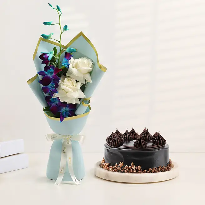 Elegant Mother's Day rose bouquet in Valasaravakkam